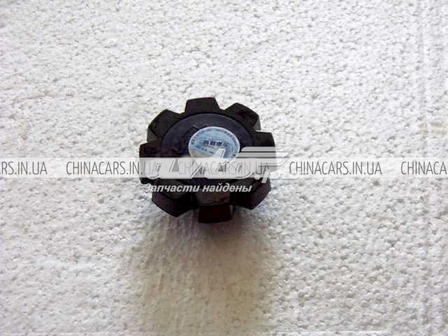 E010400601 Geely Кришка маслозаливной горловини