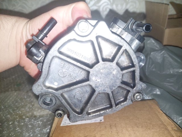 Насос вакуумний Bosch 9804021880