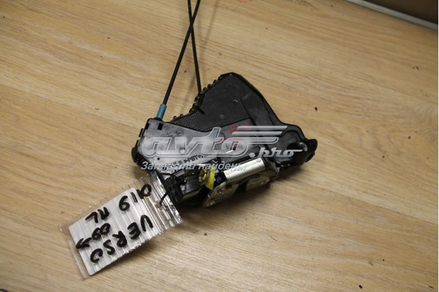  Замок передньої лівої двері Toyota Auris 