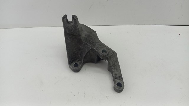 CM31141 CM ONKA Кронштейн подушки КПП, правий