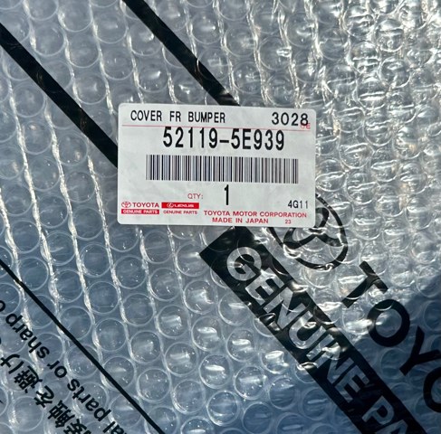 Передній бампер 521195E939 Toyota