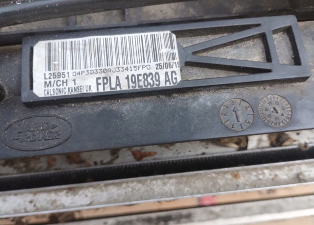 Радіатор LR062425 Land Rover