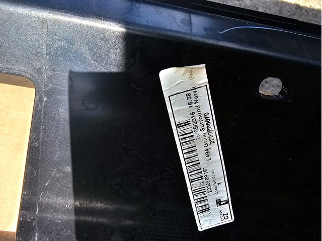 Решітка радіатора LR054766 Land Rover