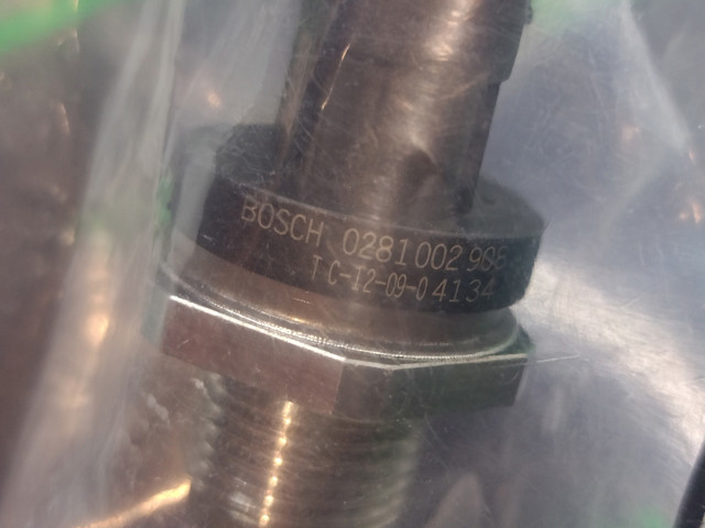 Датчик тиску палива Bosch 281002908