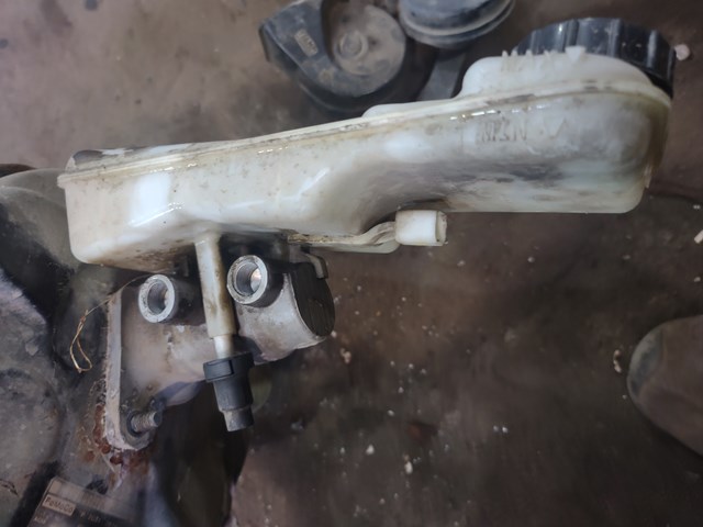 Головний гальмівний циліндр 1846217 Ford