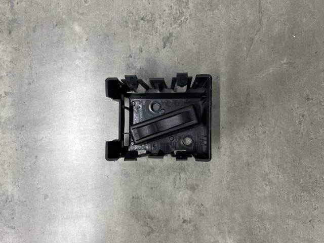 110864800D Tesla Motors Кронштейн радара круїз контролю (дистроніка)