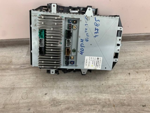 Купити 100477700J Tesla 