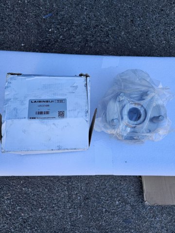 Передня маточина LR137488 Land Rover