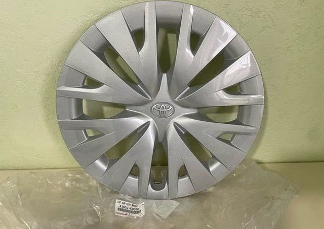 Ковпаки на диски Toyota 42602K0030 ціна, від 28.22 USD
