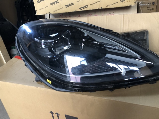 95B941016J Porsche Фара передня права