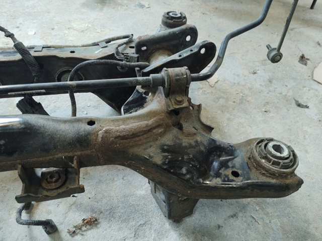 Балка задня T4N13504 Jaguar