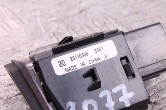 Кнопка аварійної сигналізації General Motors 23110408