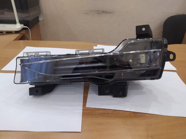 107739600D Tesla Фара протитуманна, права