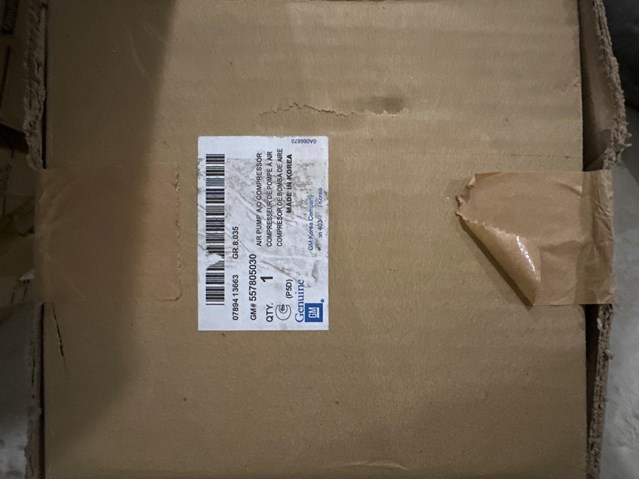 Компресор кондиціонера 557805030 General Motors