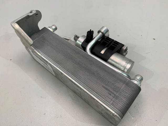 9338330 BMW Конденсатор