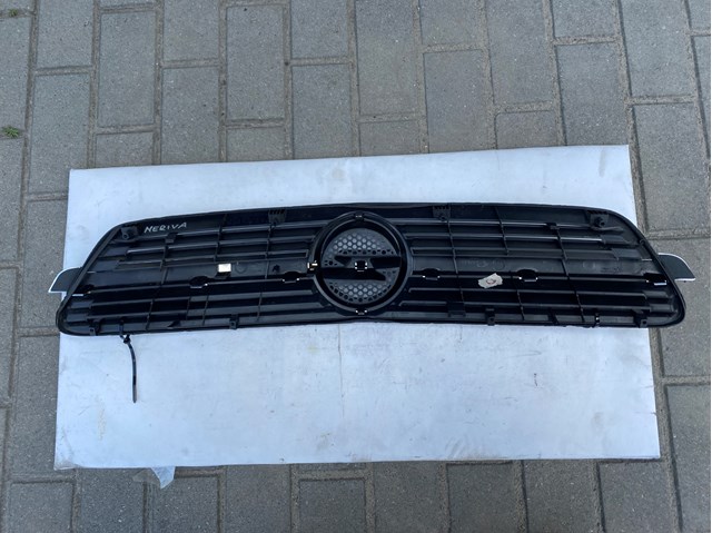 Решітка радіатора 13117843 General Motors