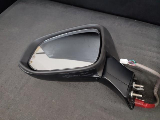Бічне дзеркало заднього виду на Toyota RAV4 V 