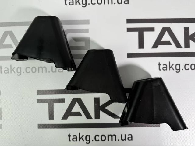 PTS43025A Signeda Кронштейн решітки переднього бампера