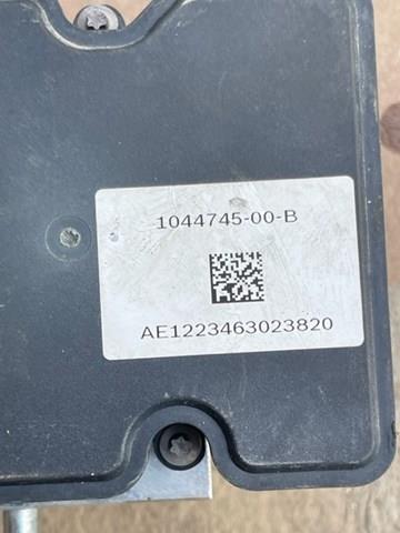 104474500B Tesla Насос АБС (ABS) головного гальмівного циліндра