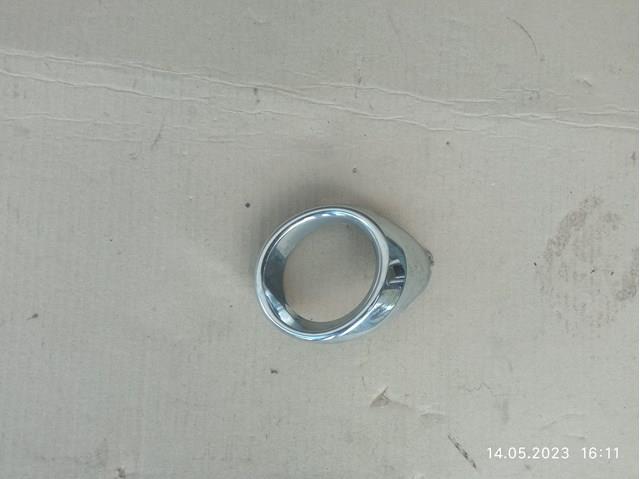 Обід (окантовка) фари протитуманної, лівої 8148233050 Toyota