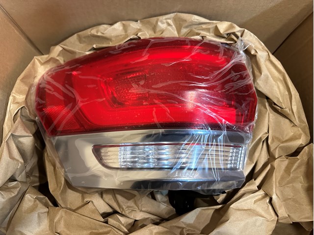  Chrysler 68110017AG ціна, від 181.25 USD