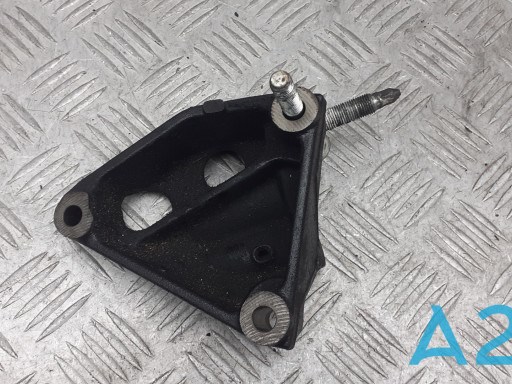  Кронштейн подушки (опори) двигуна, правої Toyota Avensis 