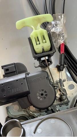 Замок багажника 6460006041 Toyota