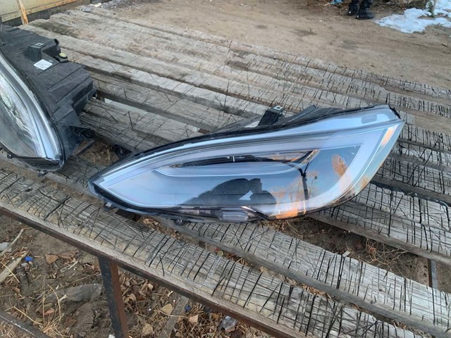 Купити 105357000B Tesla Основна фара в зборі ліва