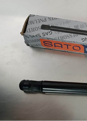 ST50813 Sato Tech Амортизатор скла задньої, 3/5-ї двері (ляди)