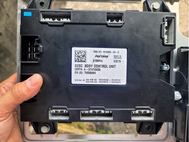 Модуль керування (ЕБУ) бортової мережі 101090600G Tesla