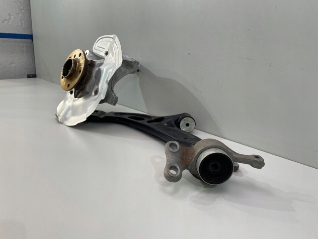 Купити 6876645 BMW Цапфа - поворотний кулак передній, лівий