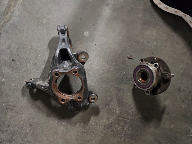 Купити TK483304XB Mazda Маточини передніх коліс