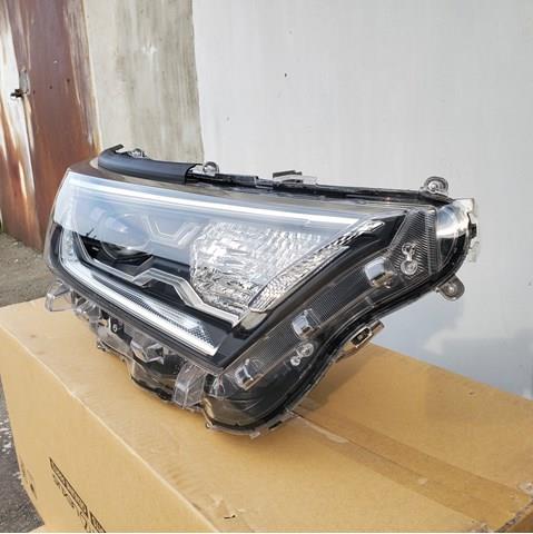 Фара передня права Toyota 8114542A33