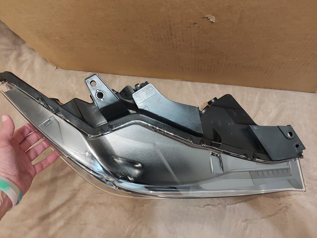 Фара права K12451030 Mazda