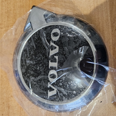 Купити 32337964 Volvo Емблема решітки радіатора