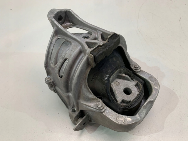 Подушка (опора) двигуна, права 4M0199256BL VAG