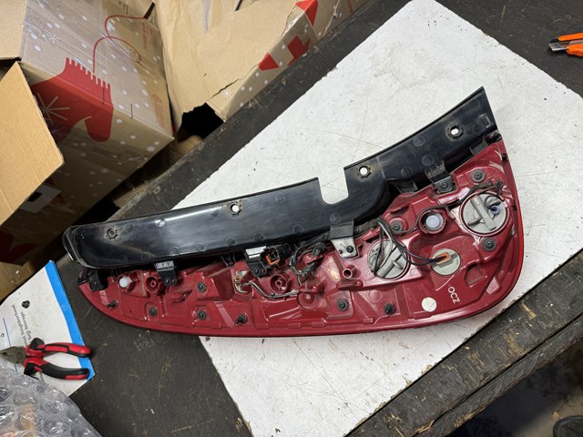 Ліхтар задній правий, зовнішній Hyundai/Kia 92402K0010 ціна, від 240.95 USD