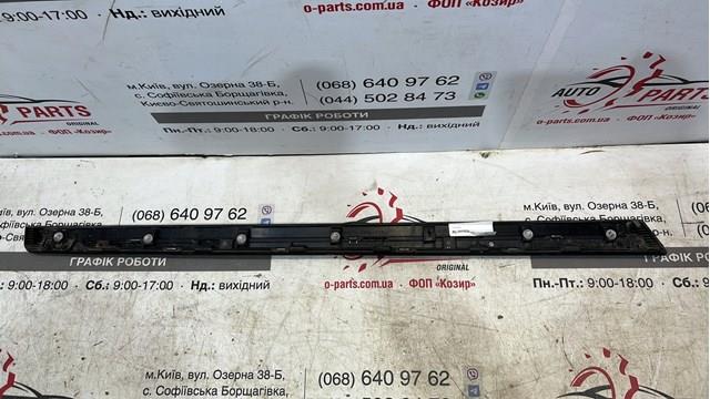 Купити 808766FR0A Nissan/Infiniti Молдинг передньої правої двері, нижній