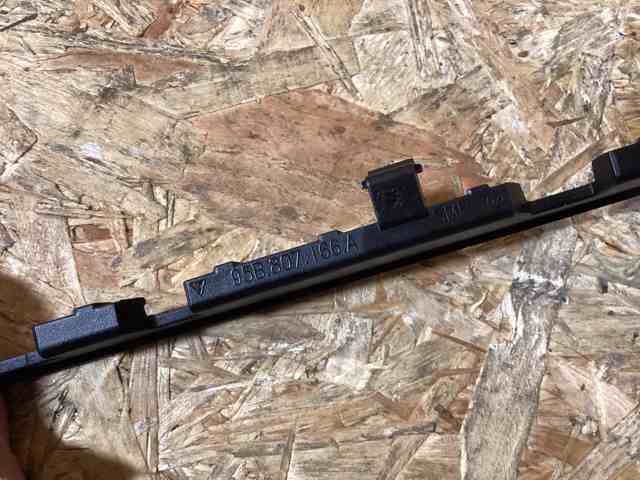  Porsche 95B807166A ціна, від 38.60 USD