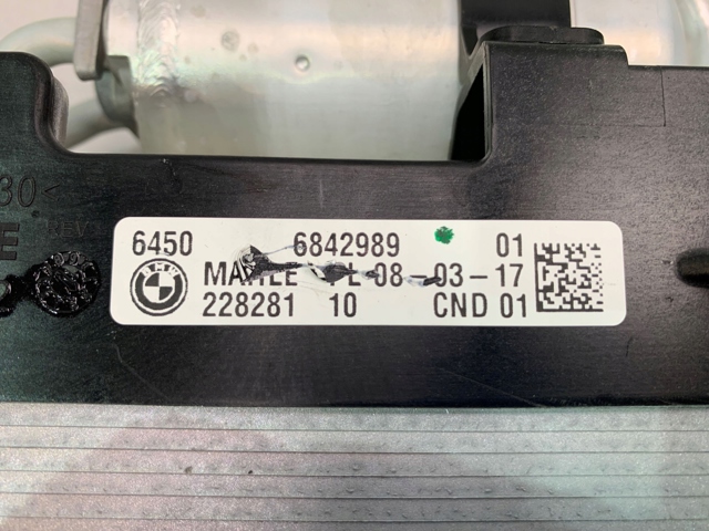 Радіатор кондиціонера 6842989 BMW