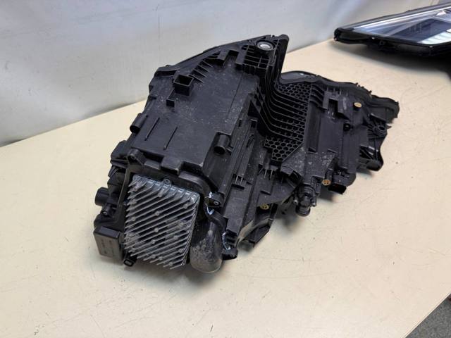 4M8941040 VAG 