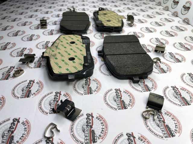 Купити A0004216302 Mercedes Колодки гальмівні передні, дискові