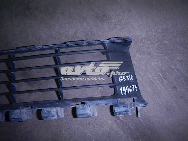 5311230240 Toyota Решітка переднього бампера, центральна
