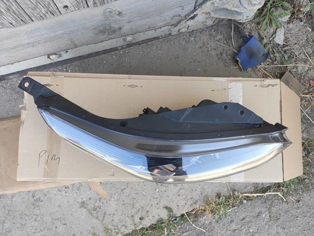 Фара права 92102J7001 Hyundai/Kia