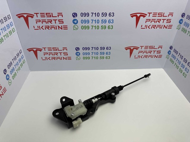 Мотор-привід відкр/закр. замка двері, передньої, лівої Tesla 109879000C