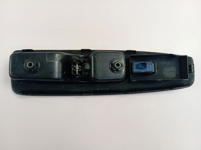 Кнопка вмикання двигуна склопідіймача передня права Fiat/Alfa/Lancia 735498675