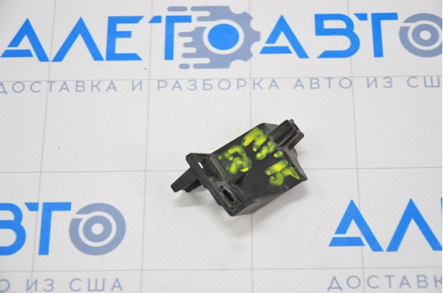 Кронштейн кріплення бампера переднього правий Signeda PMZ43115AR