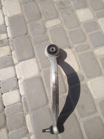 Важіль передньої підвіски нижній, лівий 8W0407695A VAG