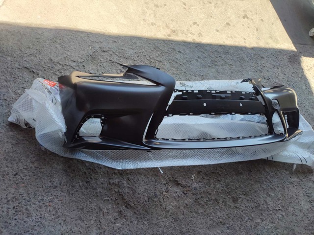 Бампер на авто Toyota 521195E939 ціна, від 609.71 USD