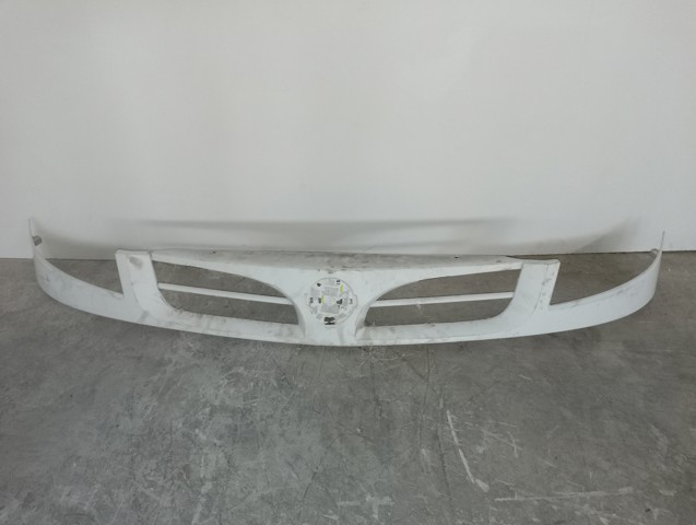 Решітка радіатора 8200186288 Nissan/Infiniti